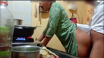 Indian super-sexy wifey got ripped up while cooking